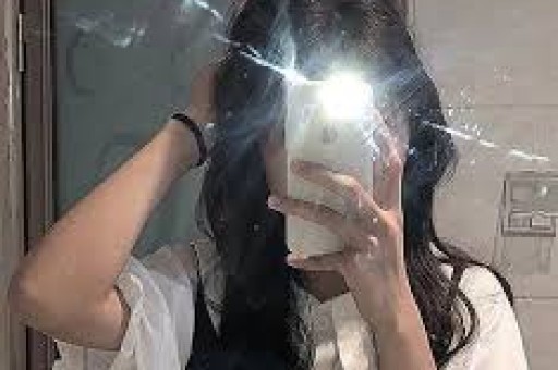 娱乐博主“吃瓜少女张小寒”遭全网封禁背后真相引发热议