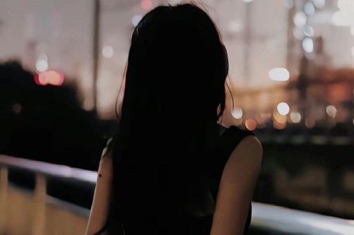 娱乐博主“吃瓜少女张小寒”账号遭封禁或因爆料赵丽颖恋情？